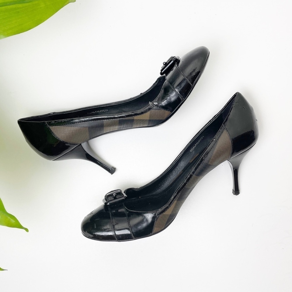 Burberry Black Smoke Check Coated Canvas Patent Leather Buckle Round 39.5 Pumps